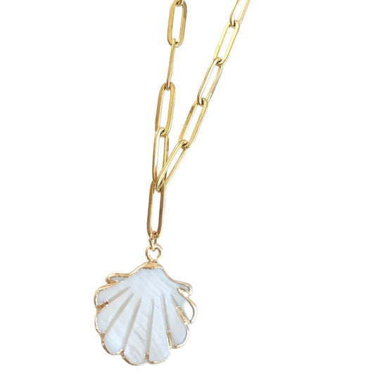 Pearly Shell Chain Necklace